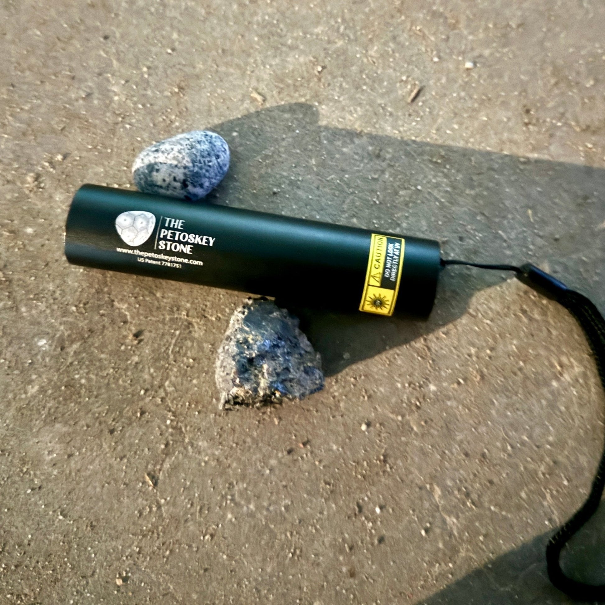 Mini UV Light with Yooperlite & Willemite Fluorescent Minerals - The Petoskey Stone